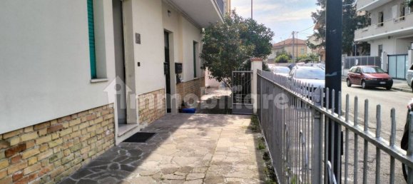 4 rooms Apartment in Pescara, Italy No. 252129 6