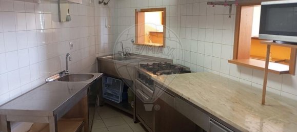 54m² Commercial property in Figueira da Foz, Portugal No. 236213 2