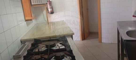 54m² Commercial property in Figueira da Foz, Portugal No. 236213 3