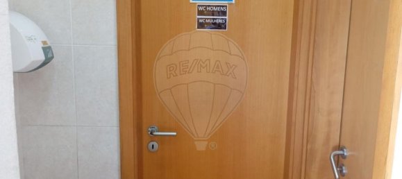 54m² Commercial property in Figueira da Foz, Portugal No. 236213 5