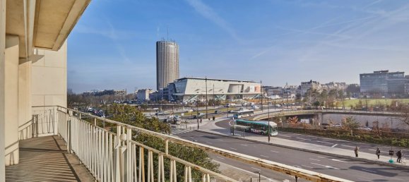 5 rooms Apartment in Paris, France No. 124367 7