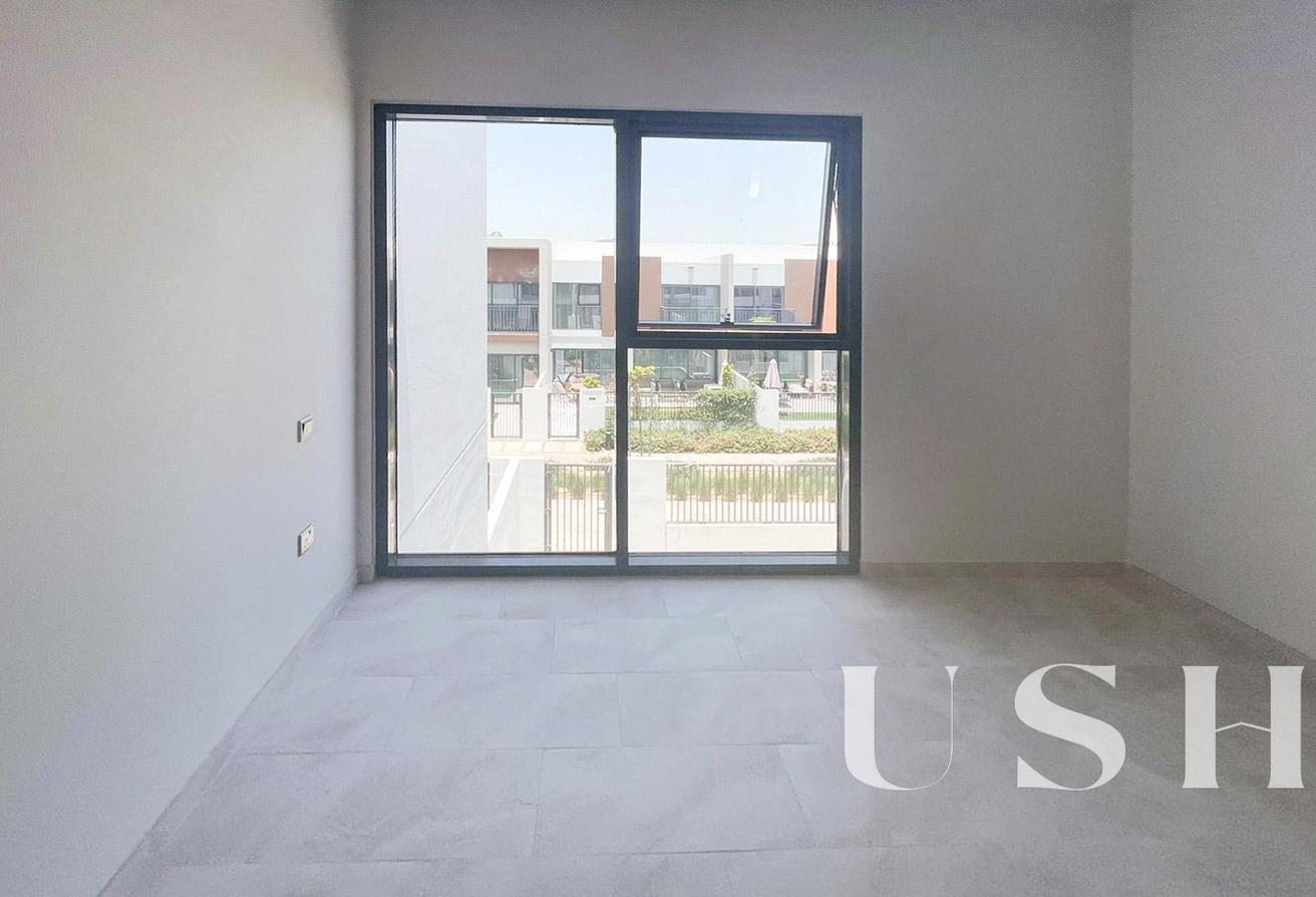 3 bedrooms Villa in Dubai Land, UAE No. 97937