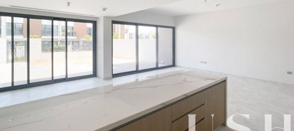 3 bedrooms Villa in Dubai Land, UAE No. 97937 8