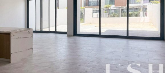 3 bedrooms Villa in Dubai Land, UAE No. 97937 2