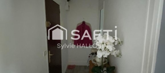 Studio in Chartres, France No. 152388 4