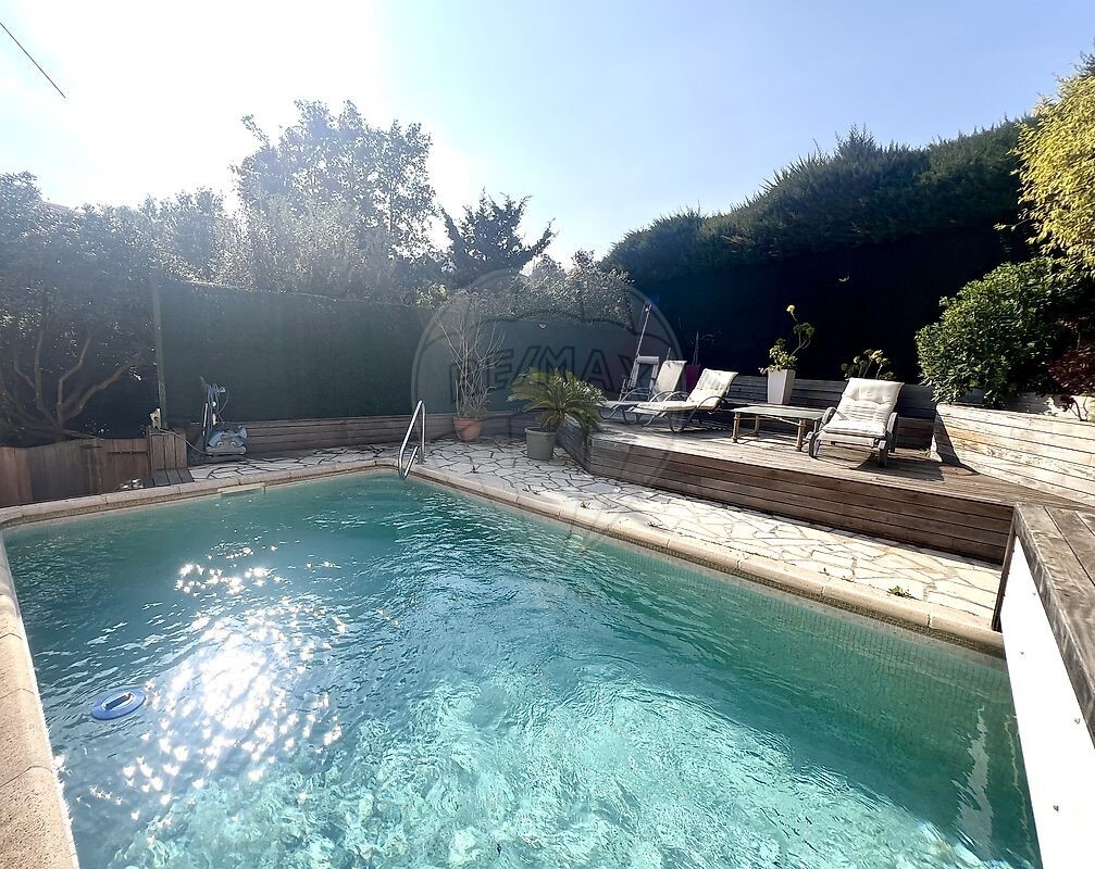 Villa T4 em Saint-Laurent-du-Var, France N.º 190053