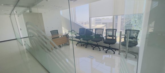 2633m² Office in Sheikh Zayed Road, UAE No. 9481 8