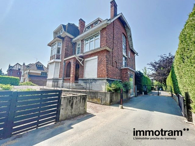 5 Schlafzimmer Doppelhaus in Croix, France, Nr. 70480