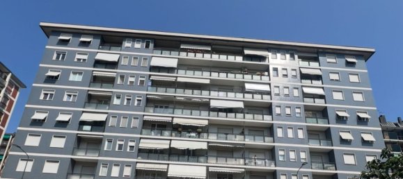 3 bedrooms Apartment in Milan, Italy No. 360752 2