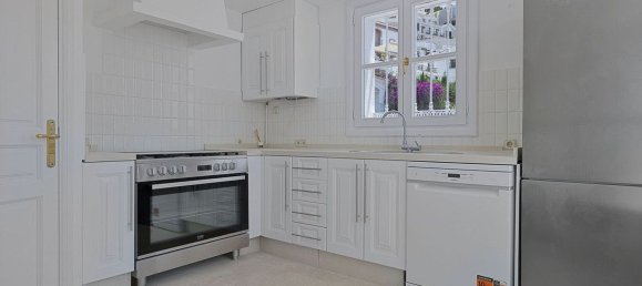 3 bedrooms House in La Quinta, Spain No. 29915 5