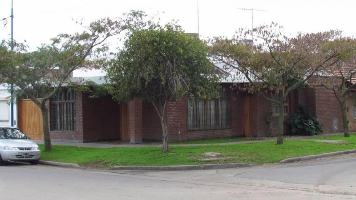 2 bedrooms House in Mar del Plata, Argentina No. 80269
