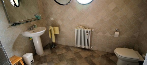 1 bedroom Apartment in Cecina, Italy No. 65296 10