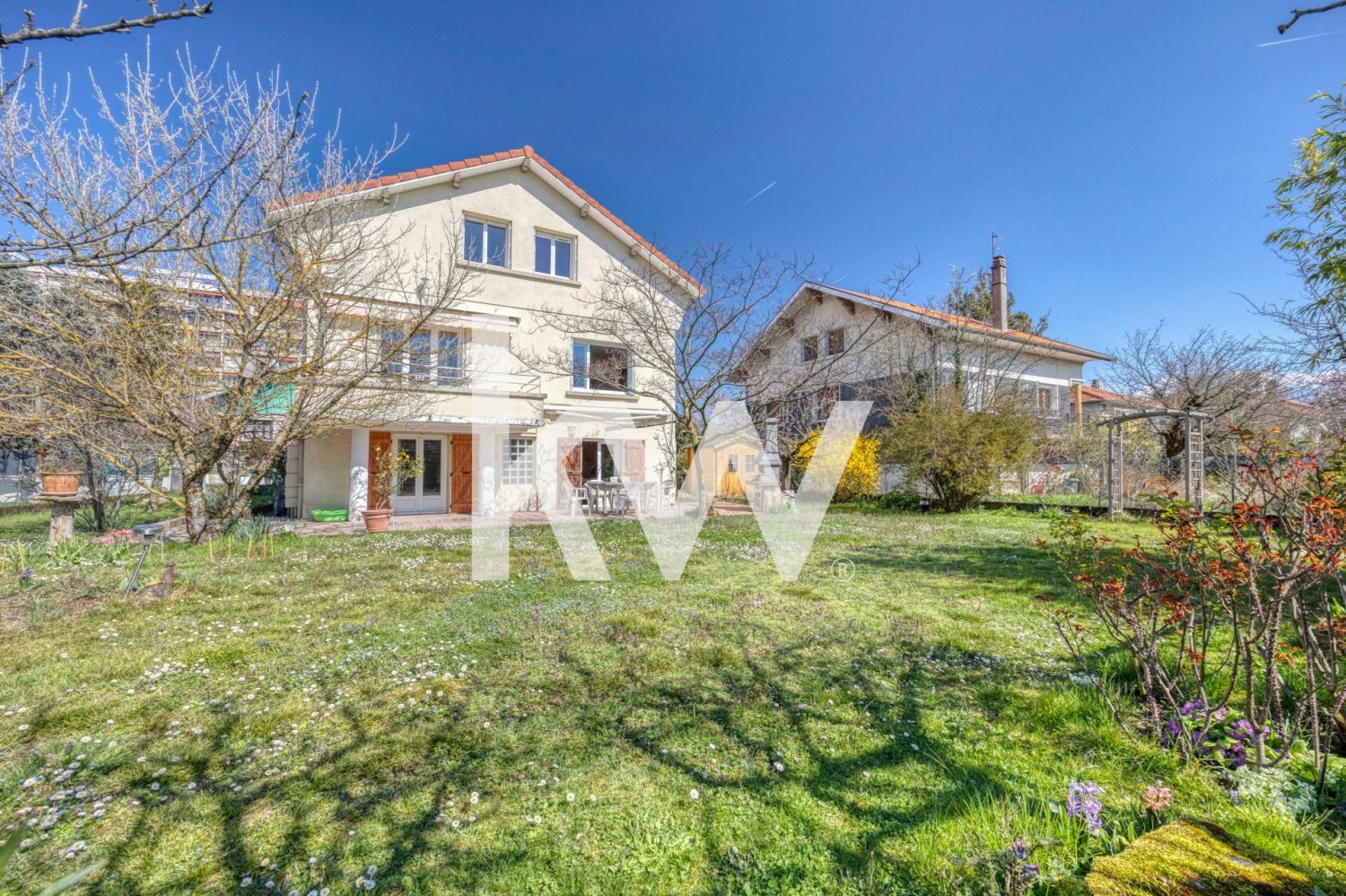 Casa de 4 dormitorios en Echirolles, France No. 205555