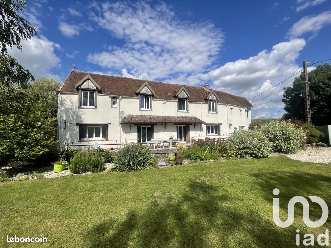 7 rooms House in Brie, France No. 40438