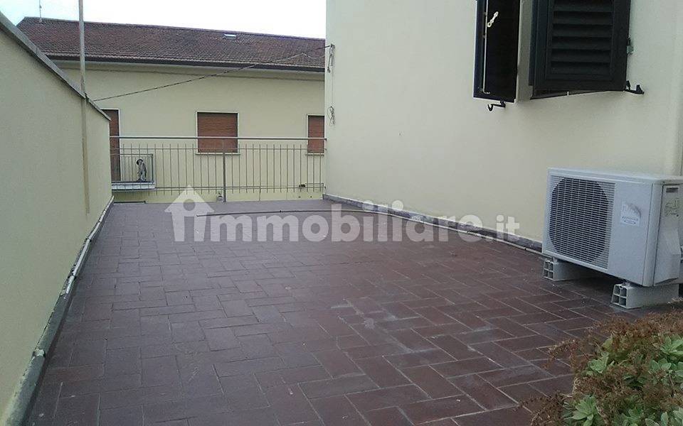 5غرفة عقار تجاري في Montecatini Terme, Italy رقم 35146