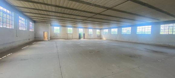 700m² Warehouse in Quarrata, Italy No. 284940 12