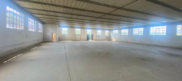 700m² Warehouse in Quarrata, Italy No. 284940 11