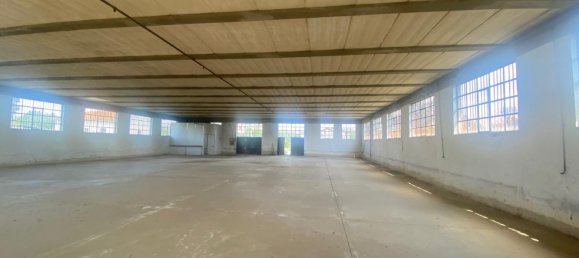 700m² Warehouse in Quarrata, Italy No. 284940 2
