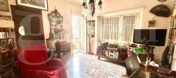 3 rooms Apartment in Rome, Italy No. 157376 2