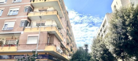 3 rooms Apartment in Rome, Italy No. 157376 10
