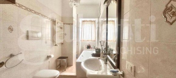 3 rooms Apartment in Rome, Italy No. 157376 6