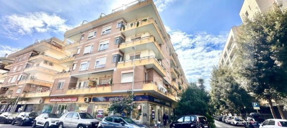 3 rooms Apartment in Rome, Italy No. 157376 9