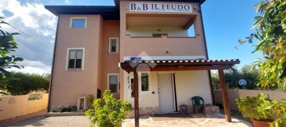 5 bedrooms House in Sellia Marina, Italy No. 329160 2