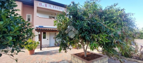 5 bedrooms House in Sellia Marina, Italy No. 329160 4