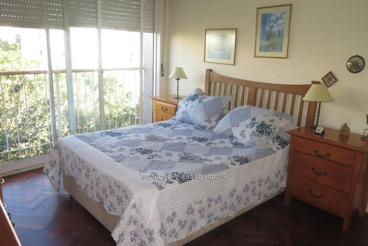 3 bedrooms Apartment in Montevideo, Uruguay No. 5857