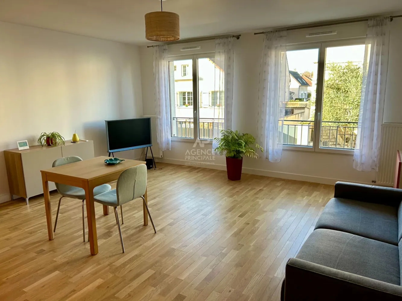 Estudio en Maisons-Laffitte, France No. 320738