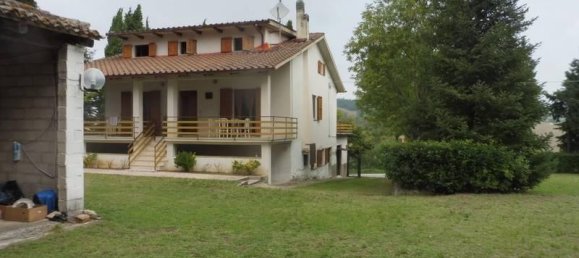 Casa de 7 habitaciónes en Apiro, Italy No. 20116 2