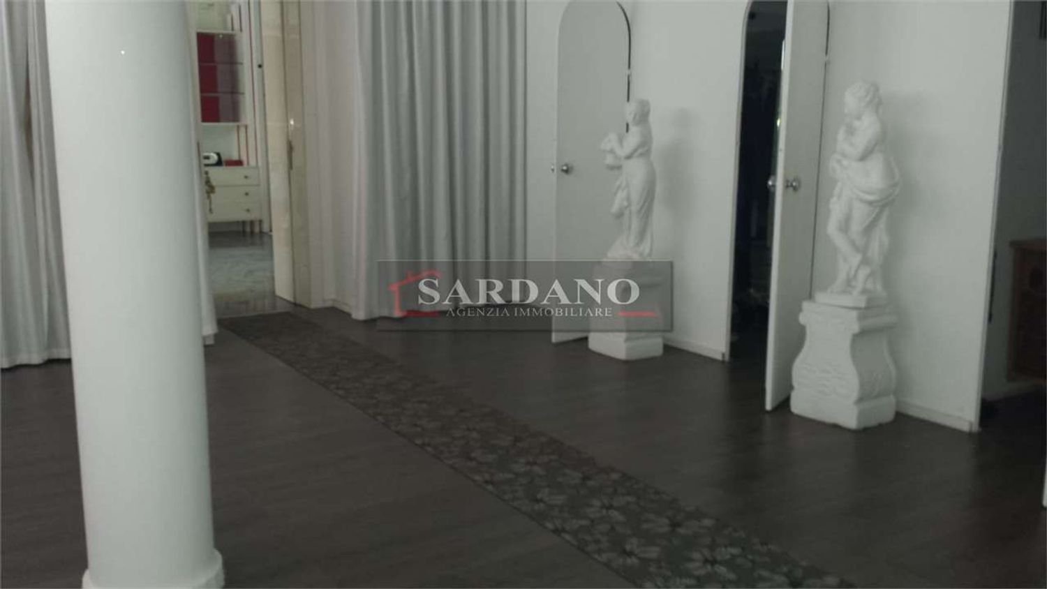 4 rooms Commercial property in Brindisi, Italy No. 152612