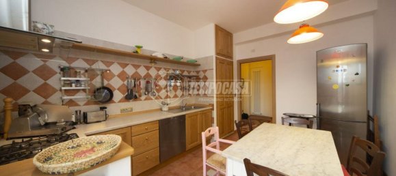 4 rooms Apartment in Perugia, Italy No. 103506 7