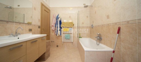 4 rooms Apartment in Perugia, Italy No. 103506 16