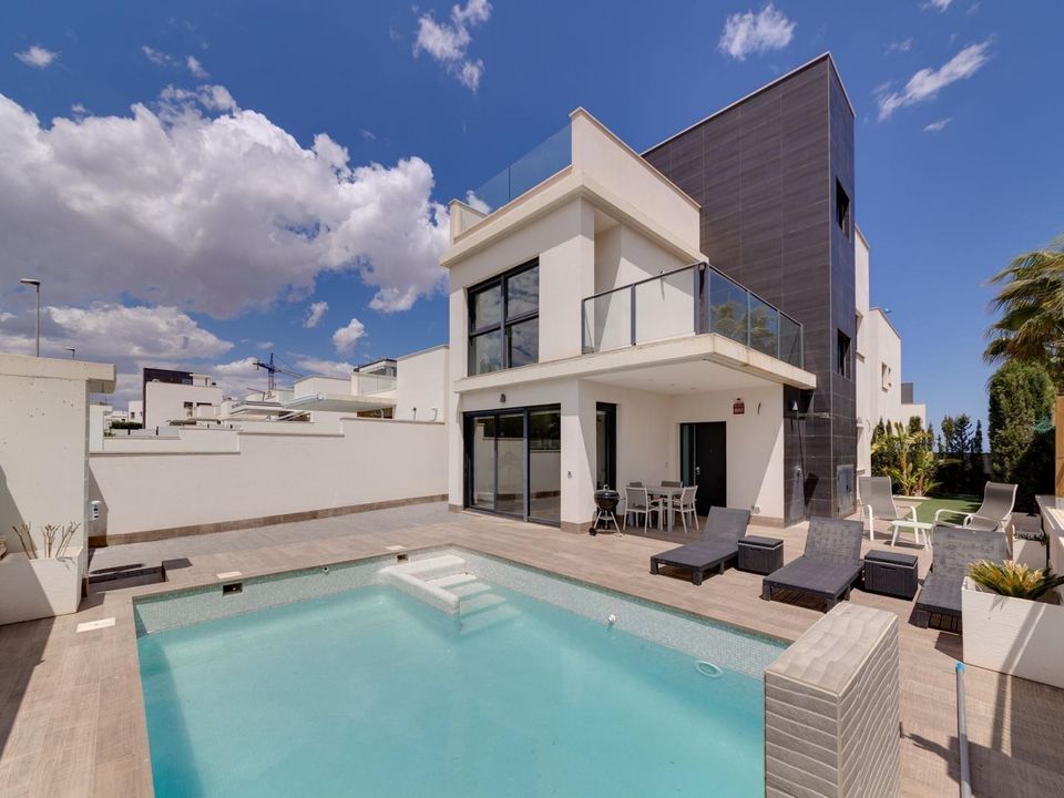 4 Schlafzimmer Villa in San Miguel de Salinas, Spain, Nr. 190448