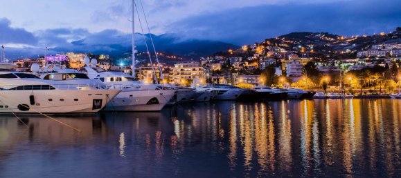 3 bedrooms Commercial property in Turin, Italy No. 132432 6