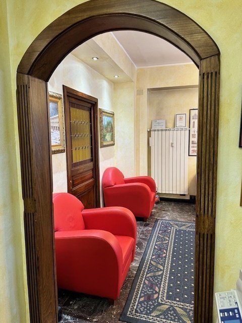 3 bedrooms Commercial property in Turin, Italy No. 132432