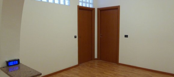 3 rooms Apartment in Solaro, Italy No. 255260 2