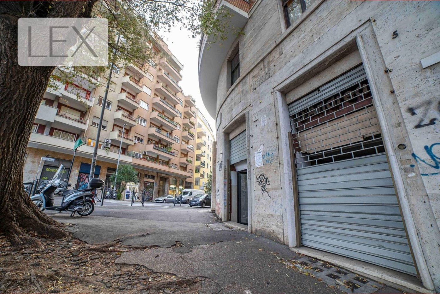 1 room Commercial property in Rome, Italy No. 386980