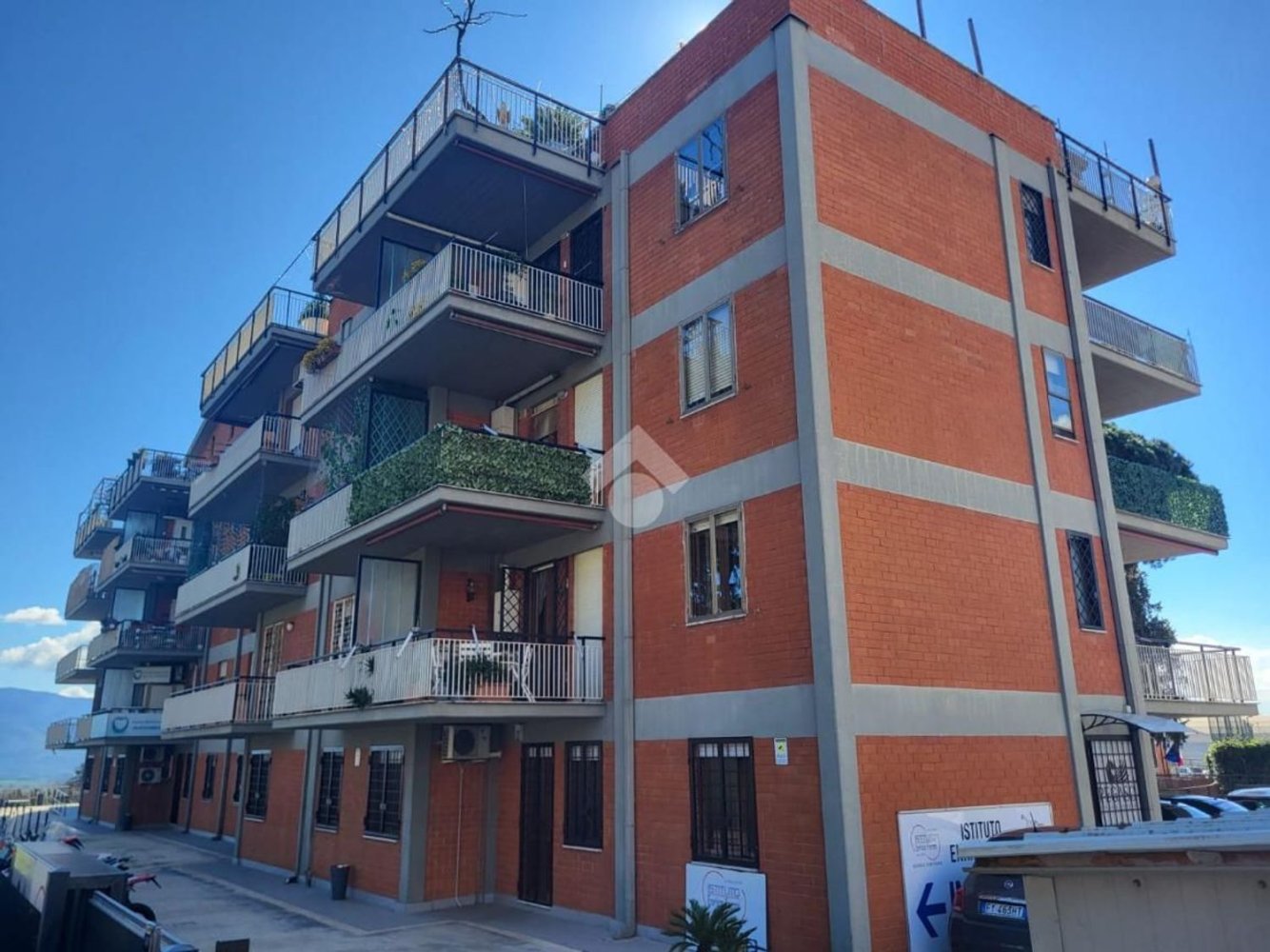 Квартира с 3 комнатами в Веллетри, Италия № 2032