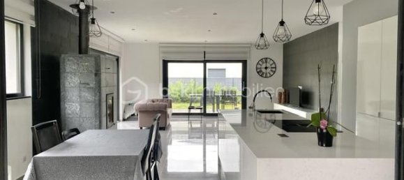 5 Schlafzimmer Villa in Cernay, France, Nr. 44787 10