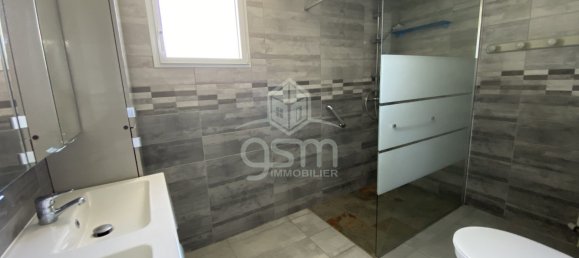 2 bedrooms House in Pouzay, France No. 82314 4