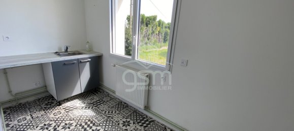 2 bedrooms House in Pouzay, France No. 82314 6