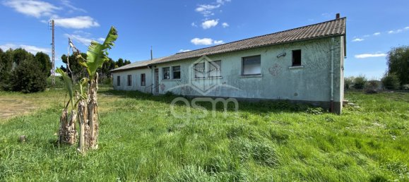 2 bedrooms House in Pouzay, France No. 82314 7