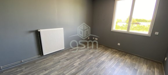 2 bedrooms House in Pouzay, France No. 82314 5