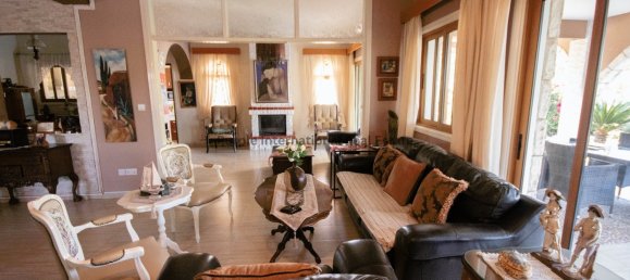 5 bedrooms Villa in Pervolia, Cyprus No. 979 17