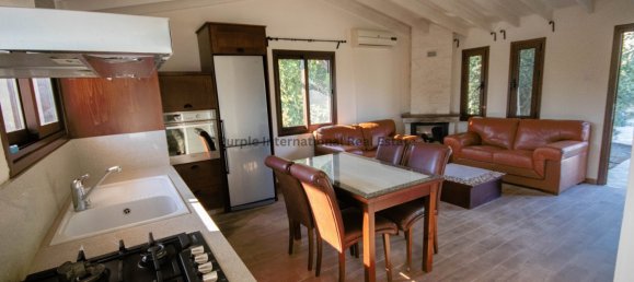 5 bedrooms Villa in Pervolia, Cyprus No. 979 2