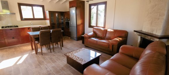 5 bedrooms Villa in Pervolia, Cyprus No. 979 3