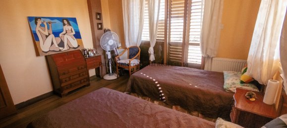 5 bedrooms Villa in Pervolia, Cyprus No. 979 13