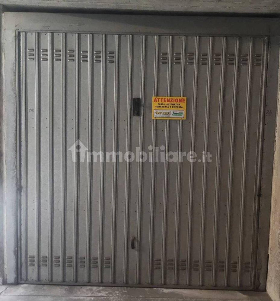 Garaje en Monza, Italy 32 m² No. 59782
